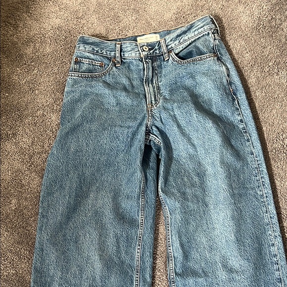 Abercrombie and Fitch Wide Leg High Rise - Picture 2 of 6
